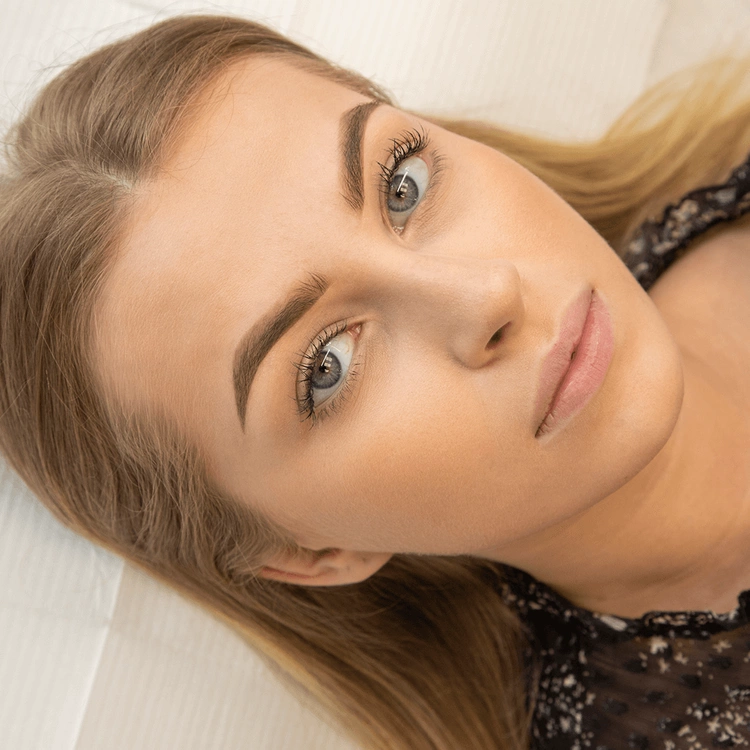 Precyzyjna kredka do brwi ze szczoteczką - Your Crush | BOLD BROWS